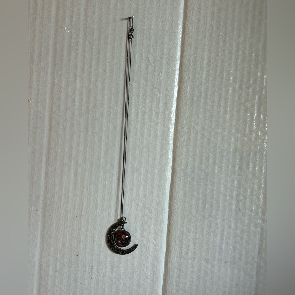 DNT  Crescent necklace